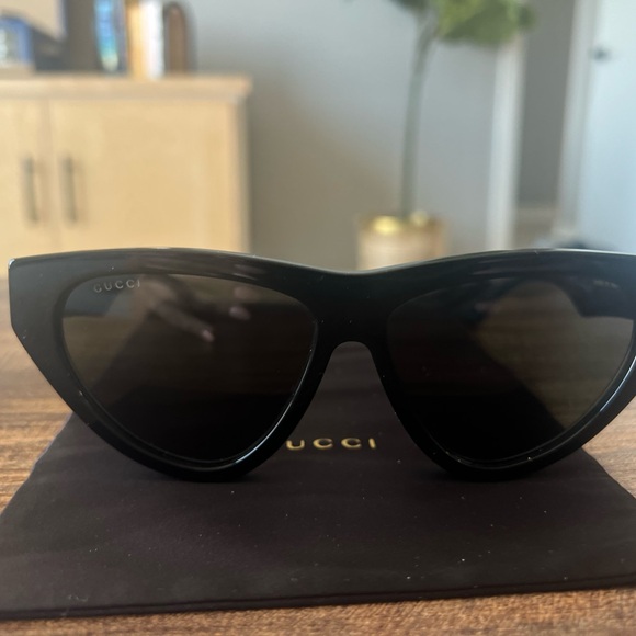 New Condition Gucci Sunglasses - Picture 12 of 16